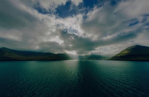 Background image mountains ocean